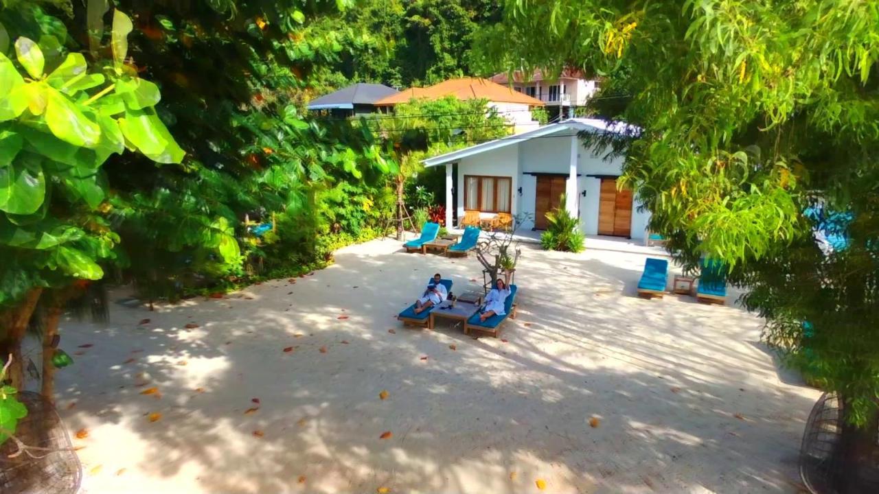The Mooring Resort Panwa Beach Exteriör bild